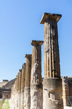 Pompei 'nin antik kalıntılarını keşfetmek: gökyüzüne uzanan görkemli sütunlar
