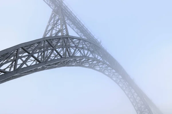 Alte Eiserne Douro Brücke Porto Einem Nebligen Tag — Stockfoto