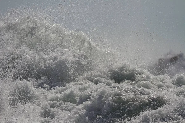 Enorme Tempestade Quebrando Onda Mar Closeup — Fotografia de Stock