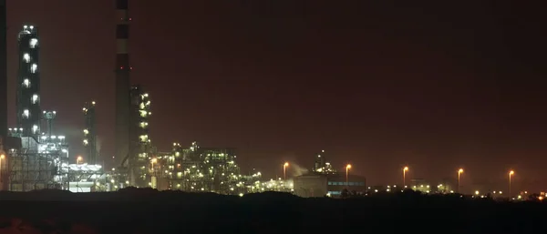 Panorama Van Een Deel Van Een Grote Raffinaderij Nachts — Stockfoto