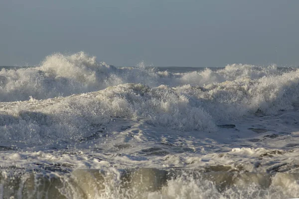 Розбиваючі Хвилі Зимовий Сонячний День — стокове фото