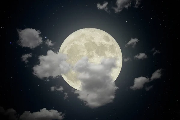 Lua Cheia Nigt Céu Com Algumas Nuvens Estrelas — Fotografia de Stock