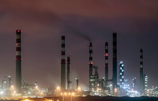 Panorama Van Een Deel Van Een Grote Raffinaderij Nachts — Stockfoto