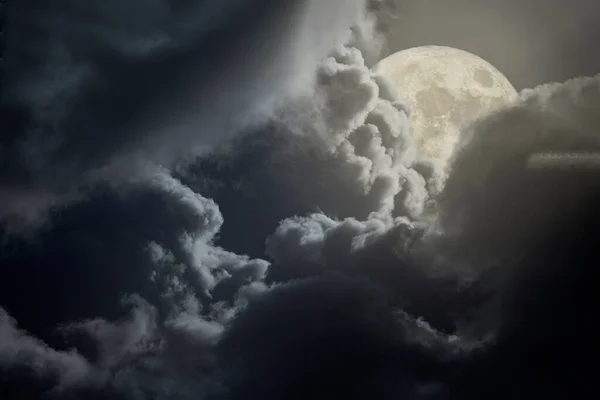 Molnigt Fullmåne Natt Närbild — Stockfoto
