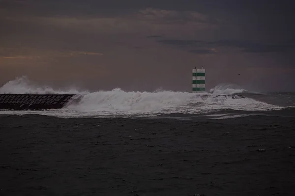 Mar Tormentoso Atardecer Viendo Muelle Desembocadura Del Río Faro Inundado — Foto de Stock