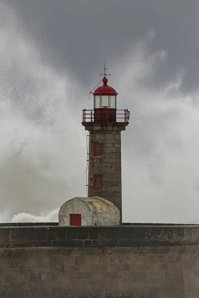 Salpicadura Ola Grande Viejo Faro Costa Norte Portuguesa — Foto de Stock