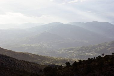 Kuzey Portekiz dağları gün batımına yakın