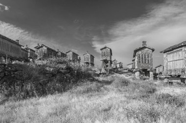 Lindoso granit ambarları, Portekiz 'in kuzeyinde. Siyah beyaza dönüştürülmüş.