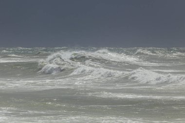 Kuzey Portekiz kıyılarından tipik dalgalı deniz