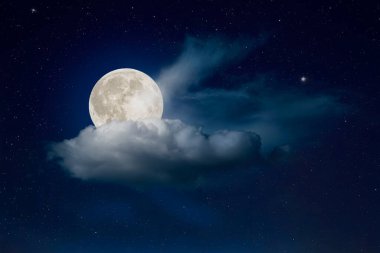 Beautil yıldızlı dolunay gece bulutu