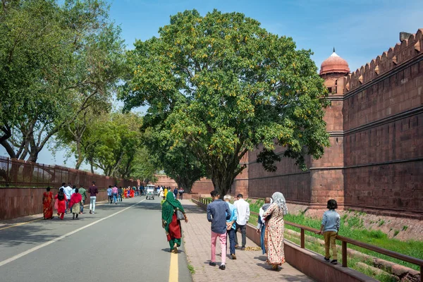 OLD DELHI, Hindistan - Kasım 03, 2022: Delhi, Hindistan 'da Red Fort. UNESCO Dünya Mirası Alanı