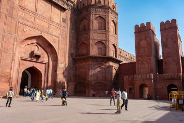 OLD DELHI, Hindistan - Kasım 03, 2022: Delhi, Hindistan 'da Red Fort. UNESCO Dünya Mirası Alanı