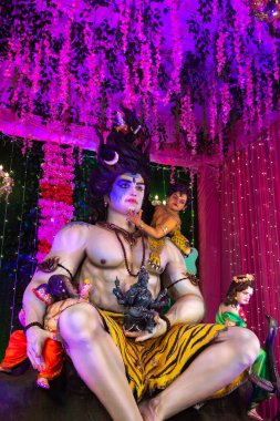 Navratri Festivali sırasında Lord Shiva 'nın heykeli. Navratri Hinduizm 'in en büyük dini festivali.