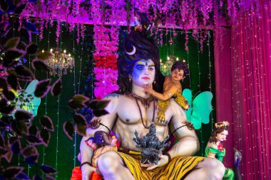 Navratri Festivali sırasında Lord Shiva 'nın heykeli. Navratri Hinduizm 'in en büyük dini festivali.