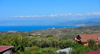 Zungri İtalya 'dan görünen Calabria kıyılarının panoraması