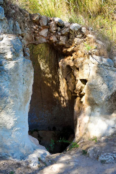 ズングリ洞窟 ロック決済Vibo Valentia Calabriaイタリア — ストック写真