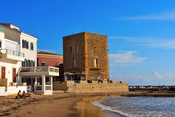  1593 yılında inşa edilen Scalambri kulesi ve kumsal Scalambri kulesi, televizyon dizisi Il comsario Montalbano 21 Eylül 2022 Punta Secca 'nın birçok sahnesinde yer almaktadır. 