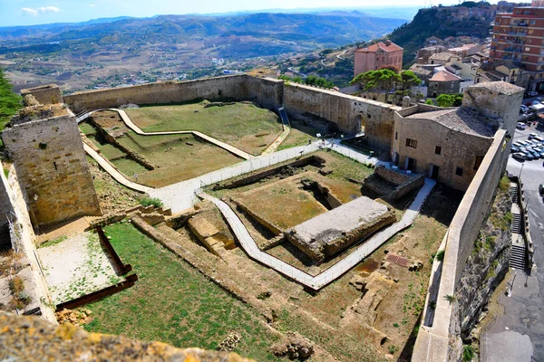Lombardy Kalesi Enna Sicilya İtalya