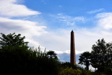 Sicilya 'nın Enna coğrafi merkezinden Obelisk