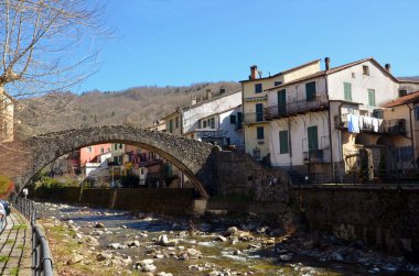 Varese Ligure la spezia İtalya 'da ortaçağ köprüsü