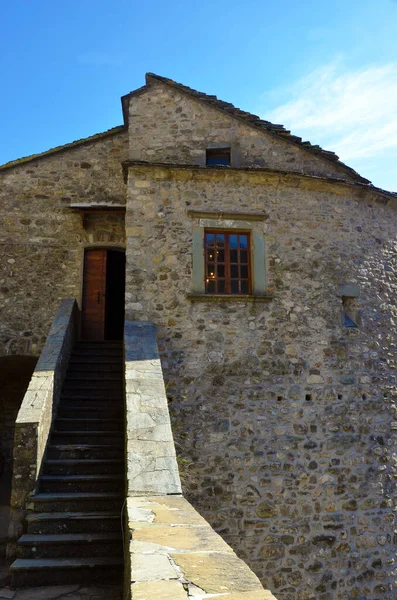 Orta Çağ 'dan kalma Fieschi Kalesi Varese Ligure İtalya