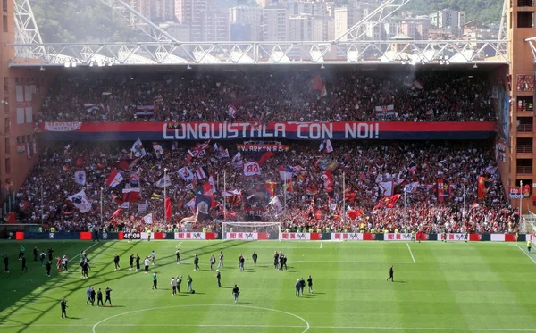 Serie B Şampiyonası 'nda Ferrari Stadyumu' nda Cenova CFC ile Ascoli arasında oynanan ve şirketin 6 Mayıs 2023 tarihinde Serie A 'ya döndüğü tribünler.