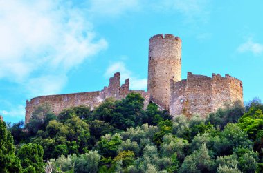 Monte ursino noli savona İtalya kalesi
