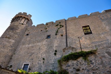 Orsini-Odescalchi Kalesi, İtalya 'nın Bracciano şehrinde 15. yüzyıla dayanan bir kale.