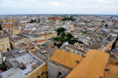 Çan kulesinin tepesinden görünen panorama Lecce Italya 'yı kaldırarak ulaşılabilir.