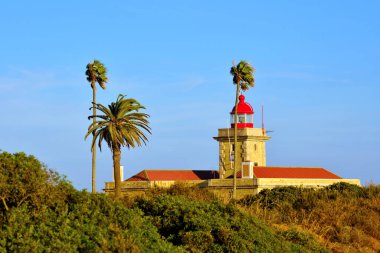 Ponta da Piedade Deniz Feneri (Portekizce: Farol da Ponta da Piedade), Portekiz 'in Algarve bölgesinde yer alan bir deniz feneridir. 1913 'ün ortalarında çalışmaya başladı.