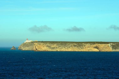 Sahil manzarası ve Cabo de Sao Vicente Deniz feneri örnekleri Portekiz