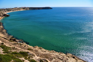 Sahil manzarası Sagres Algarve Portekiz kalesinden alındı.