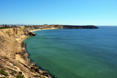 Sahil manzarası Sagres Algarve Portekiz kalesinden alındı.