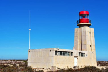 Ponta de Sagres 'in deniz feneri Algarve Portekiz kalesinin yanında.