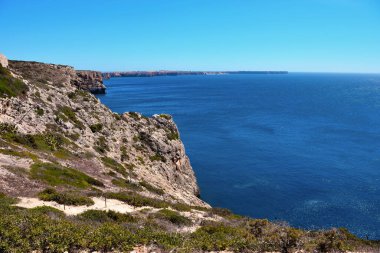 Cabo de So Vicente yakınlarındaki kıyı şeridi Portekiz 'i kaplıyor.