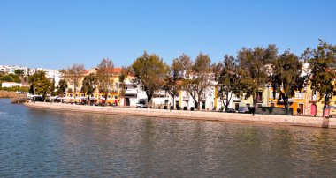 Tavira Gilao nehrinin kıyısında, Algarve Portekiz