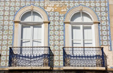 Tavira algarve Portekiz 'de seramikleri (azulejos) olan karakteristik ev