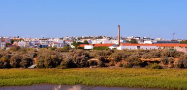 tavira panoraması gilao nehrinden görüldü tavira portugal