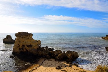 Algarve sahil kasabası, çok popüler bir tatil beldesi, kumlu plajları ve canlı bir gece hayatı olan Albufeira Portugal