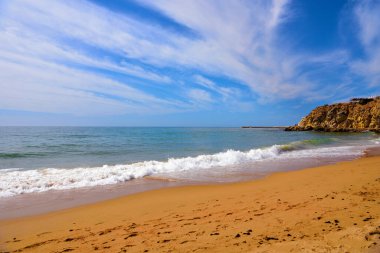 Algarve sahil kasabası, çok popüler bir tatil beldesi, kumlu plajları ve canlı bir gece hayatı olan Albufeira Portugal
