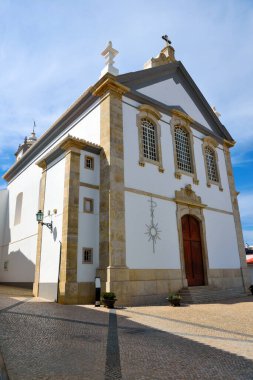 Albufeira Cemaati Kilisesi Portekiz 'i algıl