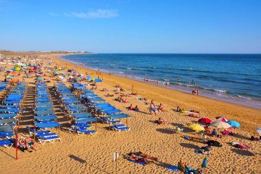 Armao de Pra 'nın ana plajı 4 km15 Eylül 2024 Armacao de Pera Portugal boyunca şehrin doğusuna doğru uzanan tek bir kumlu alandır.