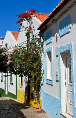 Ferragudo Algarve PortugalLingua 'nın tarihi merkezinin karakteristik köşeleri: İngilizce