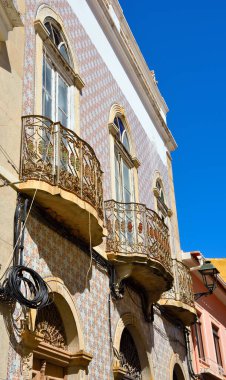 Ferragudo algarve Portekiz 'de seramikli (azulejos) karakteristik ev