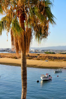 ferragudo küçük balıkçı köyü Portekiz 'in hemen yanında.