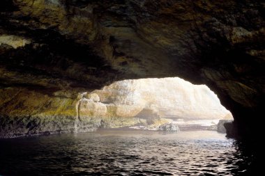 Algarve Kayaları oluşumu kıyı kasabası Porches Portekiz 'de bulunan eşsiz ve çarpıcı bir doğa harikasıdır.