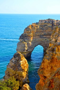 Verandalardan Benagil Mağaraları 'na, oradan da Portekiz' e nefes kesici manzaralı yürüyüş yolu.