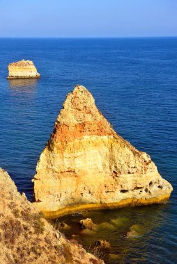 Verandalardan Benagil Mağaraları 'na, oradan da Portekiz' e nefes kesici manzaralı yürüyüş yolu.