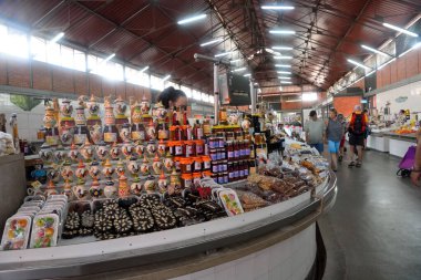 Olho pazarı, her sabah Pazar hariç her yerde çok taze balık bulabilirsiniz, her çeşit et, meyve ve sebze, süt ürünleri 18 Eylül 2024 Olhao Portekiz