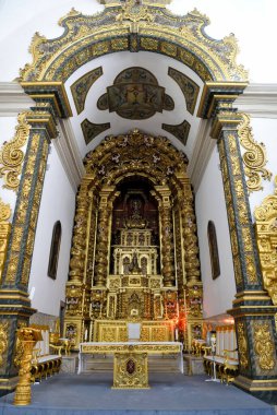 Meryem Ana 'nın kilisesinin içi 17. yüzyılda inşa edilmiştir. 18 Eylül 2024 Olhao Portekiz.